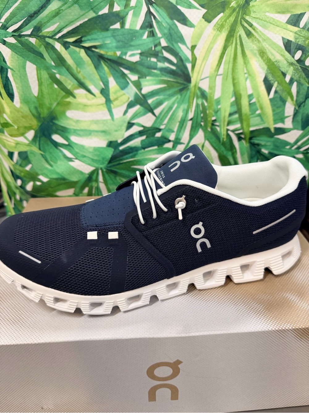 NIB On Cloud 5 Men's Lifestyle Sneakers Midnight Navy and White